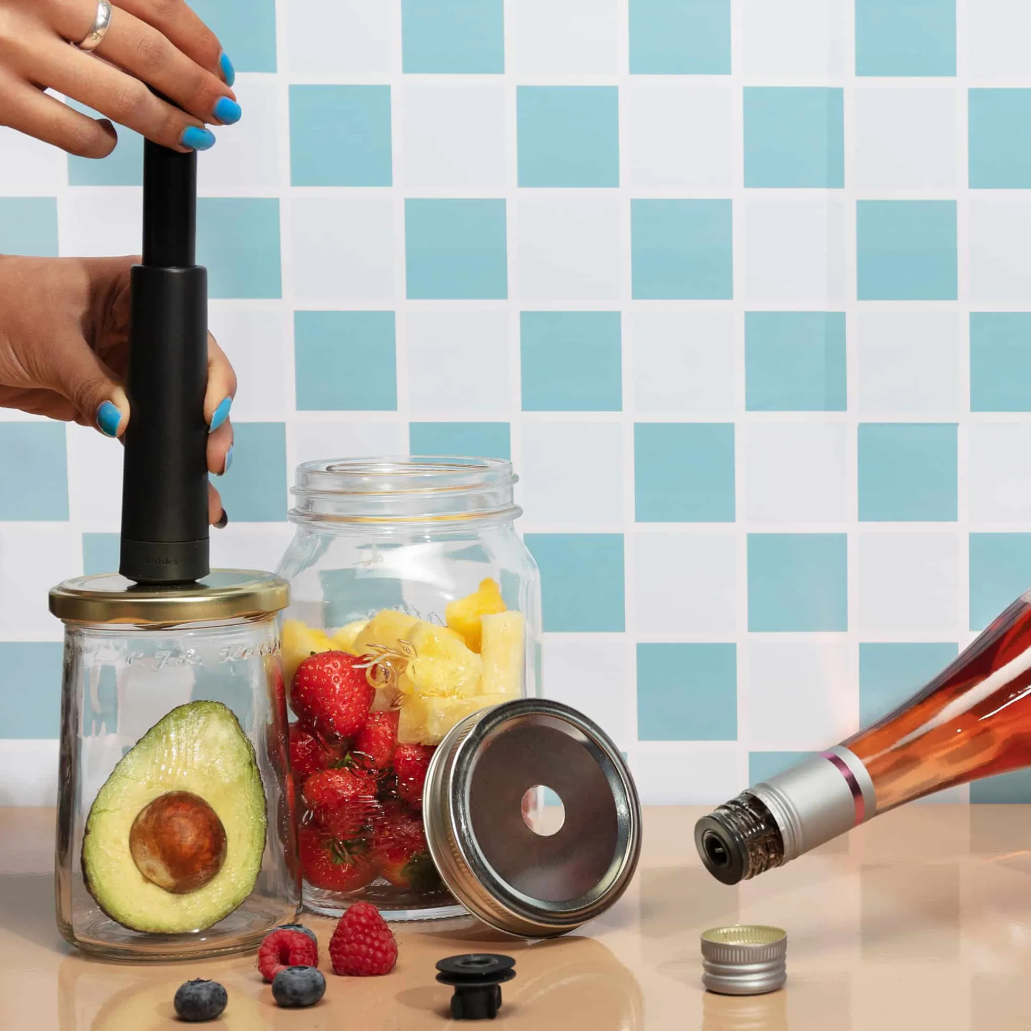 Airtender Vacuum Sealing Set for Wine and Food Outlet