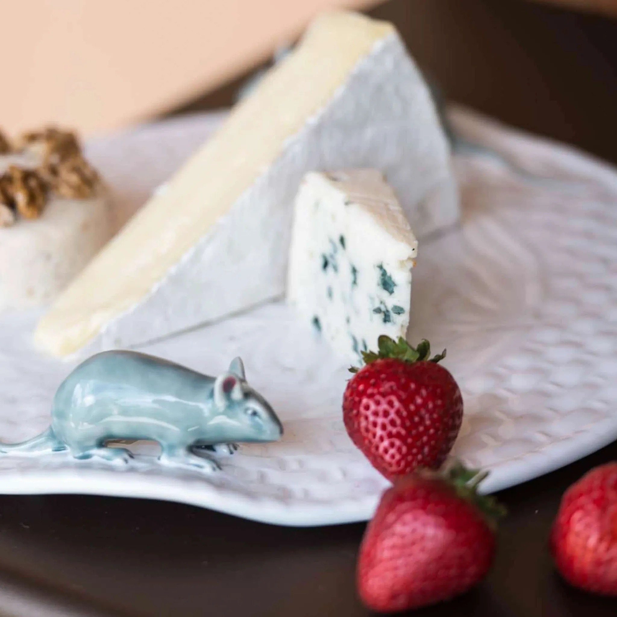 Bordallo Pinheiro White Earthenware Cheese Tray with Mouse Outlet