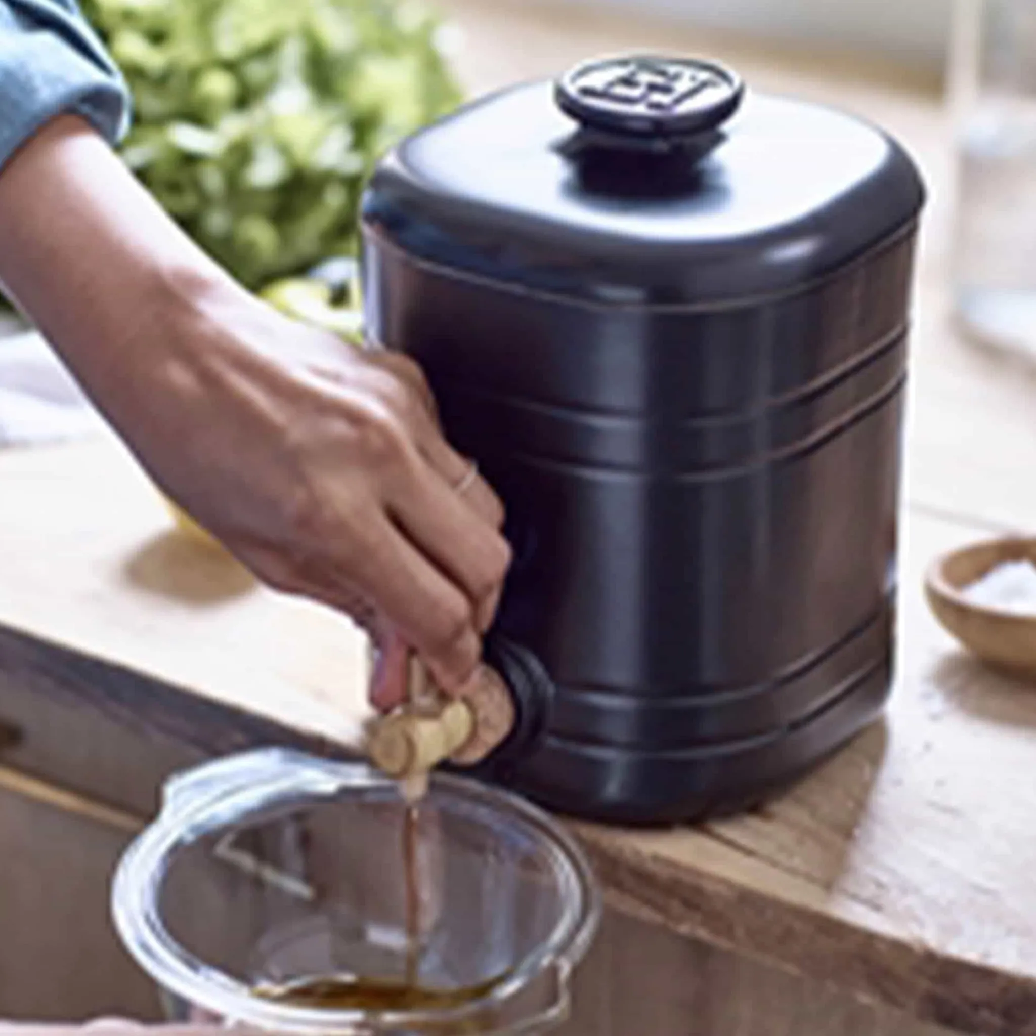 Emile Henry Vinaigrier, 2 litre Discount