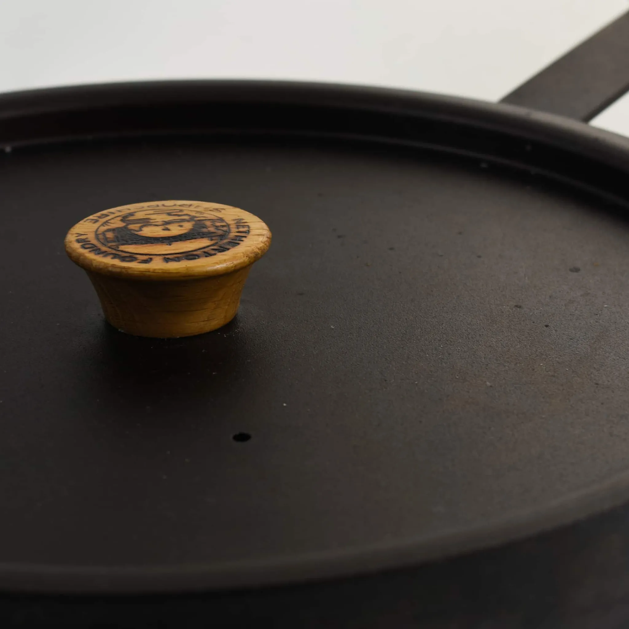 Netherton Foundry Sous Chef x Curved Saute Pan with Lid, 11" Clearance